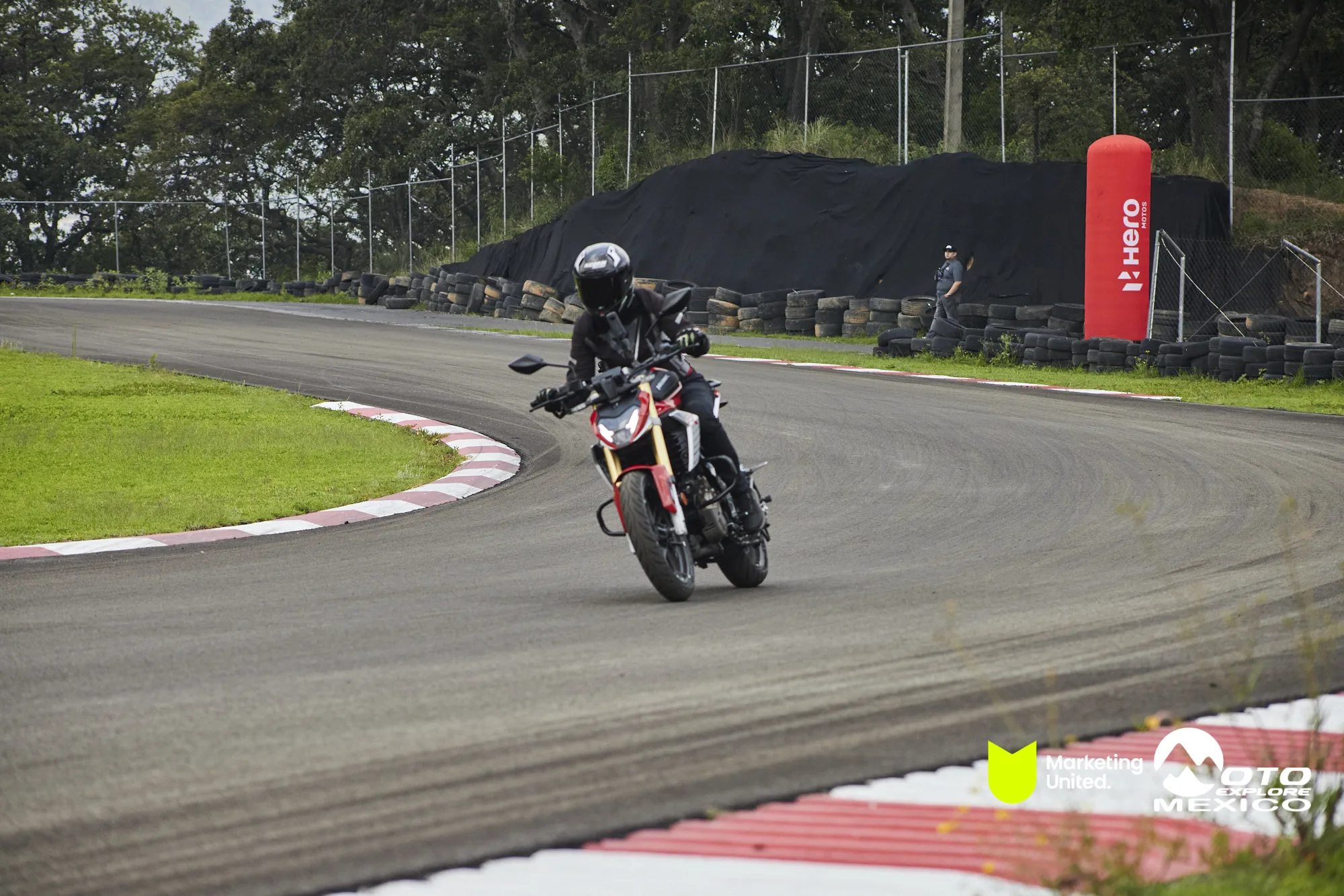 HUNK TRACKDAY 405